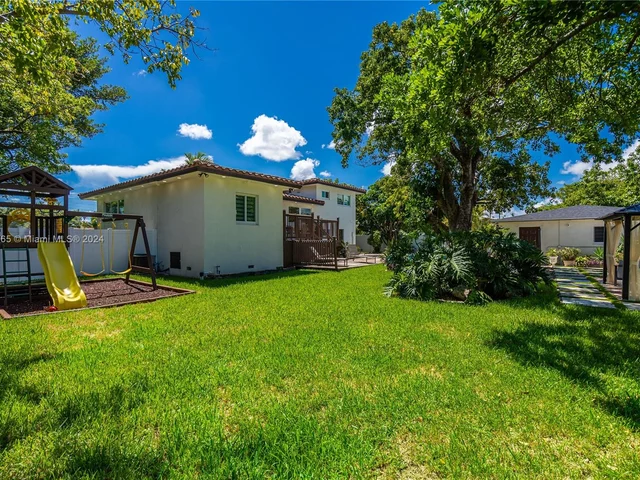 320 N Rainbow Dr, Hollywood FL 33021