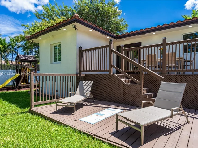 320 N Rainbow Dr, Hollywood FL 33021