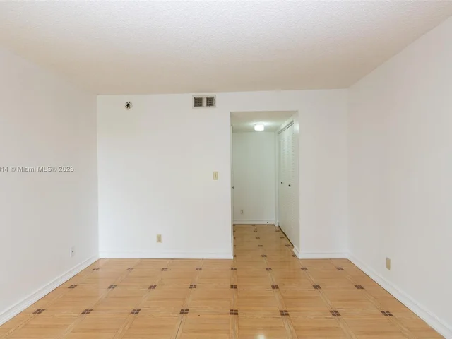 7630 Westwood Dr # 303, Tamarac FL 33321