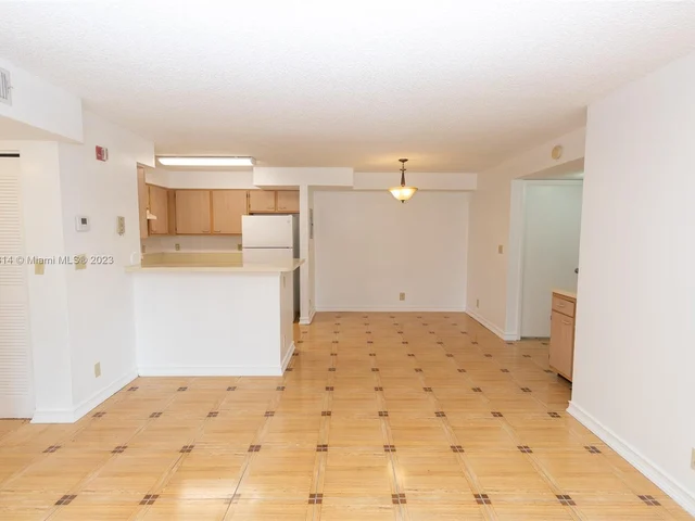 7630 Westwood Dr # 303, Tamarac FL 33321