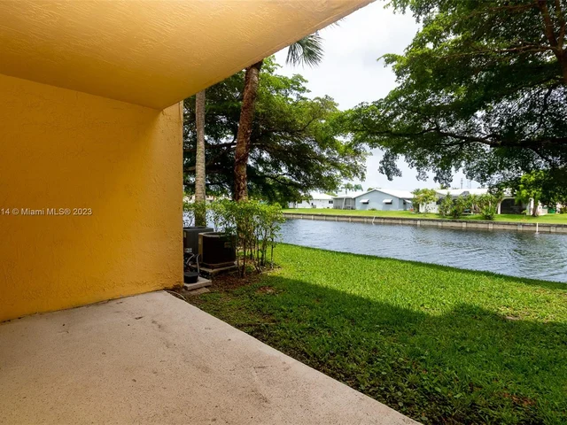 7630 Westwood Dr # 303, Tamarac FL 33321