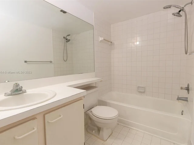 7630 Westwood Dr # 303, Tamarac FL 33321