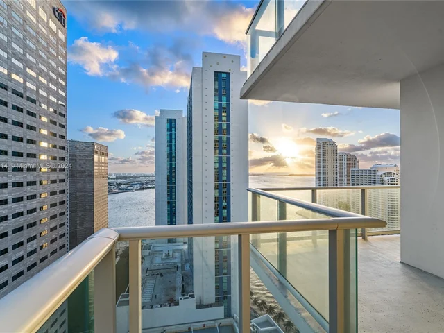 300 S Biscayne Blvd # 2616, Miami FL 33131