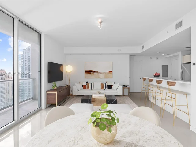 300 S Biscayne Blvd # 2616, Miami FL 33131