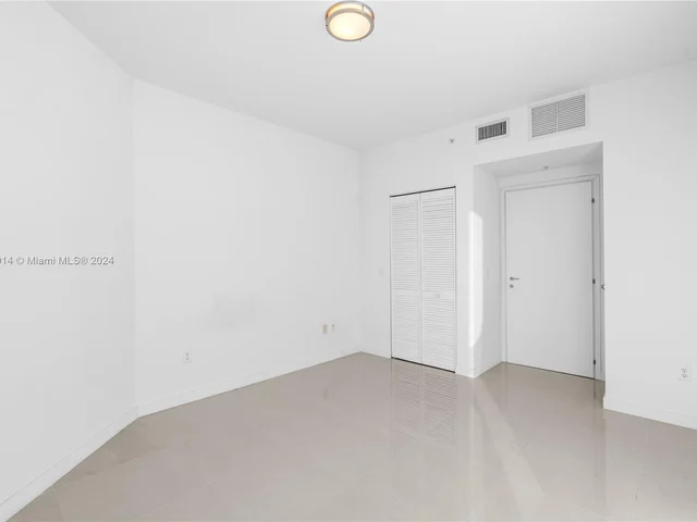 300 S Biscayne Blvd # 2616, Miami FL 33131