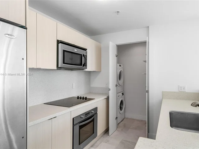 300 S Biscayne Blvd # 2616, Miami FL 33131