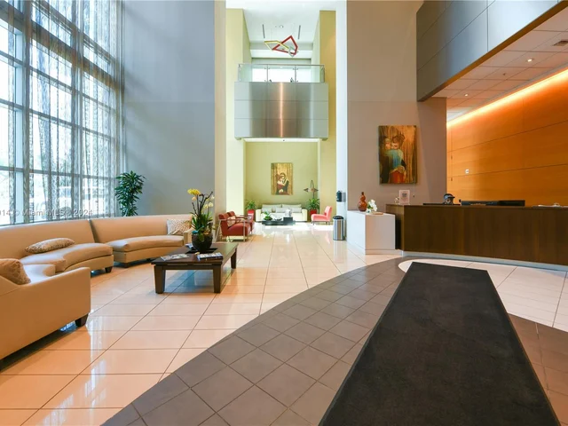 300 S Biscayne Blvd # 2616, Miami FL 33131