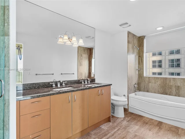 300 S Biscayne Blvd # 2616, Miami FL 33131