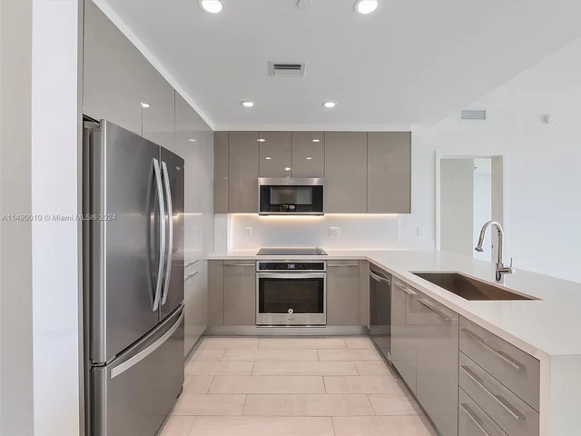 2000 METROPICA WAY # 506, Sunrise FL 33323