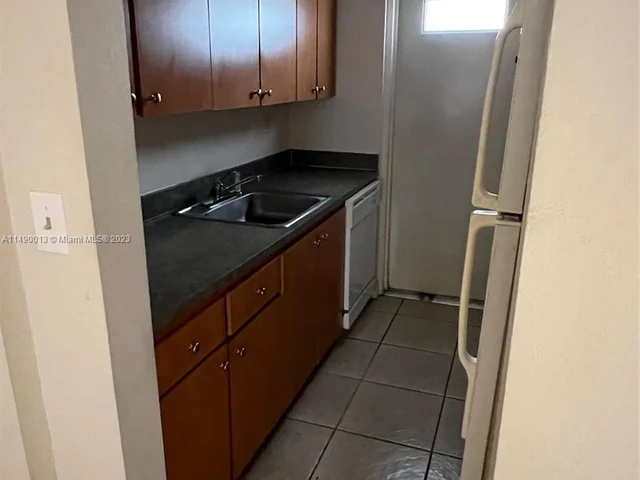 10900 SW 104th St # 103, Miami FL 33176