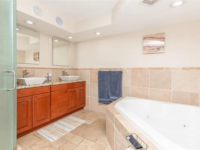 2780 NE 183rd St # 117, Aventura FL 33160