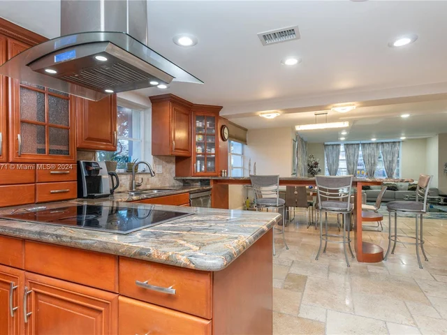 2780 NE 183rd St # 117, Aventura FL 33160