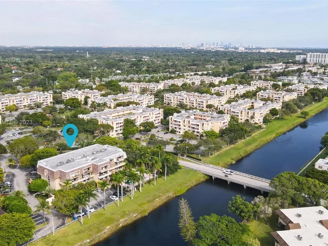 7900 Camino Cir # 310, Miami FL 33143