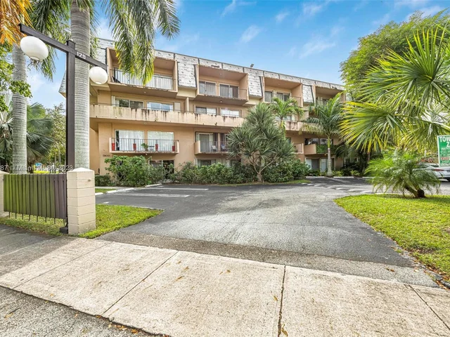 7900 Camino Cir # 310, Miami FL 33143