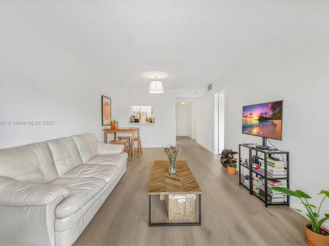 7900 Camino Cir # 310, Miami FL 33143