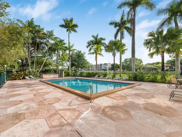 7900 Camino Cir # 310, Miami FL 33143