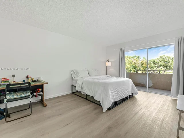 7900 Camino Cir # 310, Miami FL 33143