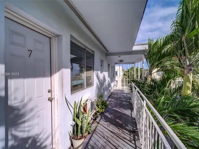 790 81st St # 6, Miami Beach FL 33141