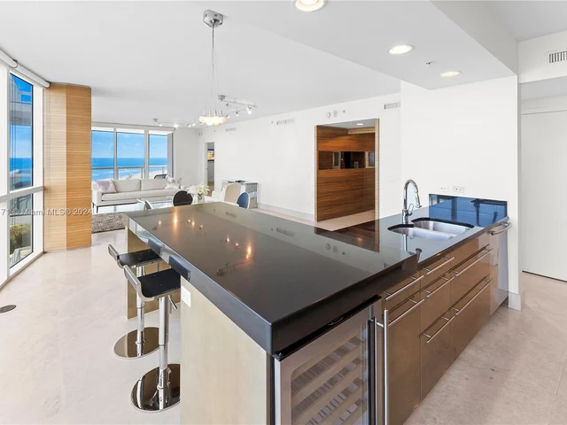 3801 Collins Ave # 706, Miami Beach FL 33140