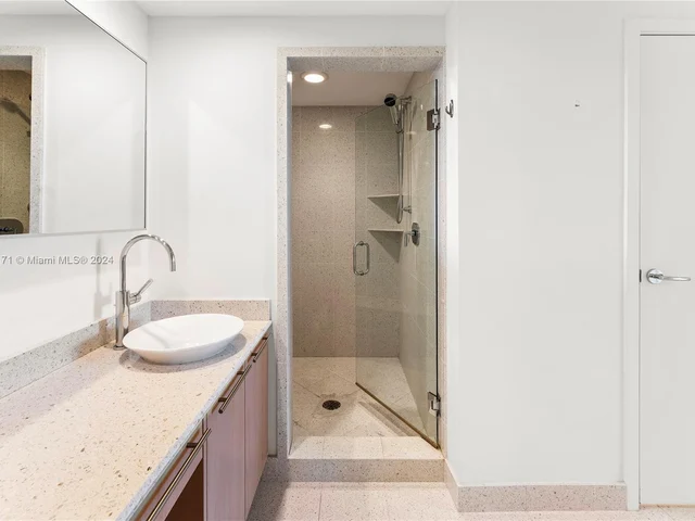 3801 Collins Ave # 706, Miami Beach FL 33140