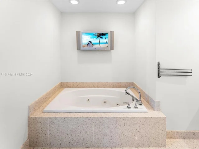 3801 Collins Ave # 706, Miami Beach FL 33140