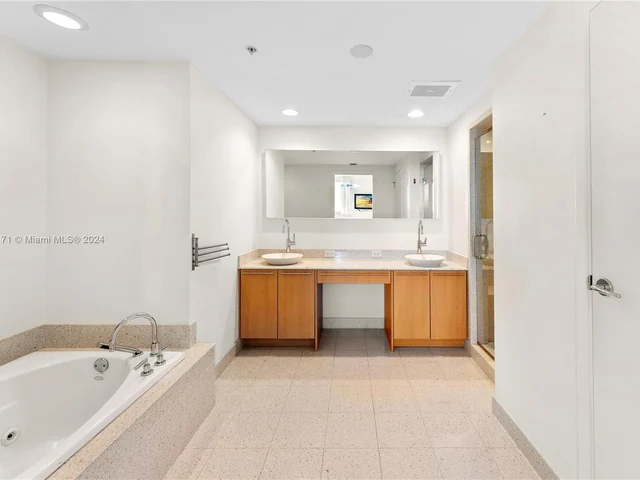 3801 Collins Ave # 706, Miami Beach FL 33140