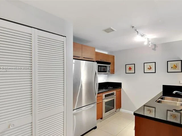 253 NE 2nd St # 608, Miami FL 33132