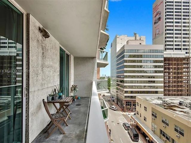 253 NE 2nd St # 608, Miami FL 33132