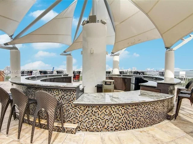 253 NE 2nd St # 608, Miami FL 33132