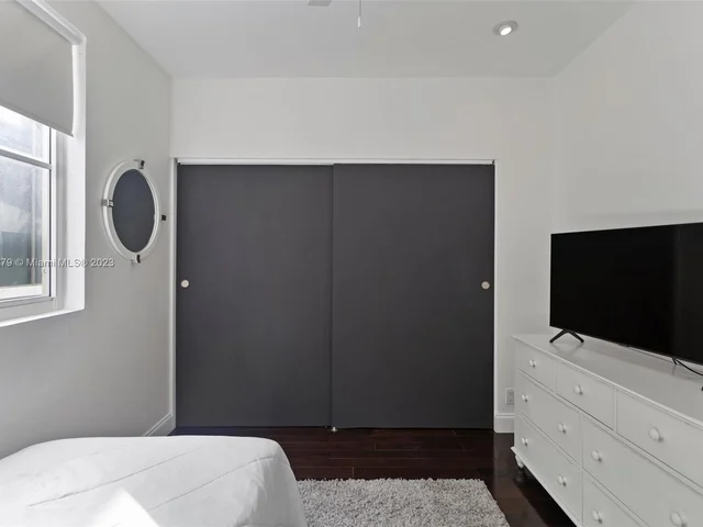 325 Meridian Ave # 5, Miami Beach FL 33139