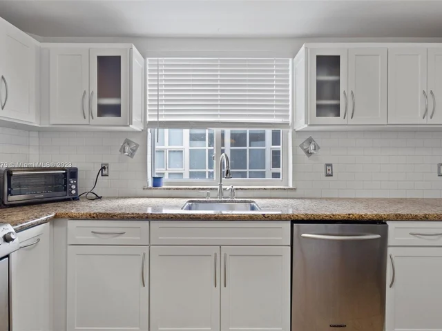 325 Meridian Ave # 5, Miami Beach FL 33139