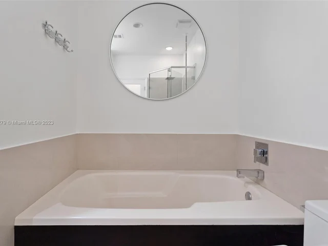 325 Meridian Ave # 5, Miami Beach FL 33139