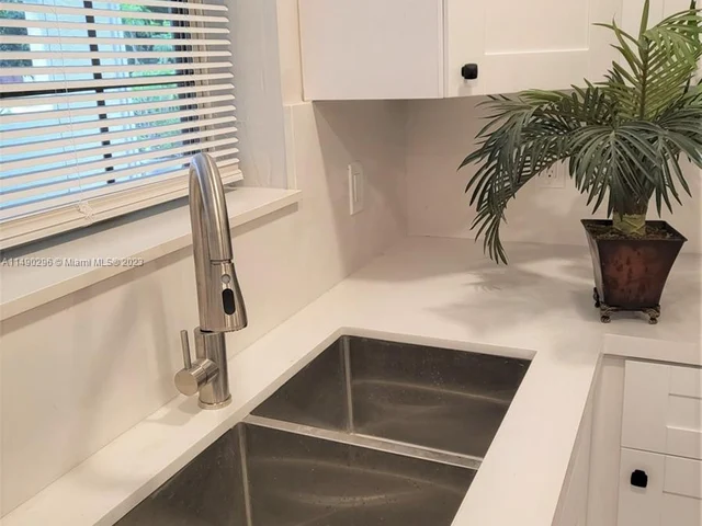 7070 Tyler St, Hollywood FL 33024