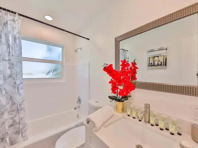 7070 Tyler St, Hollywood FL 33024