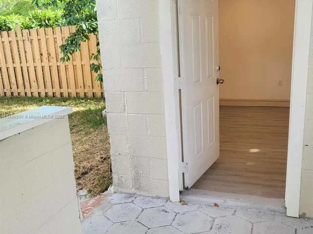 7070 Tyler St, Hollywood FL 33024