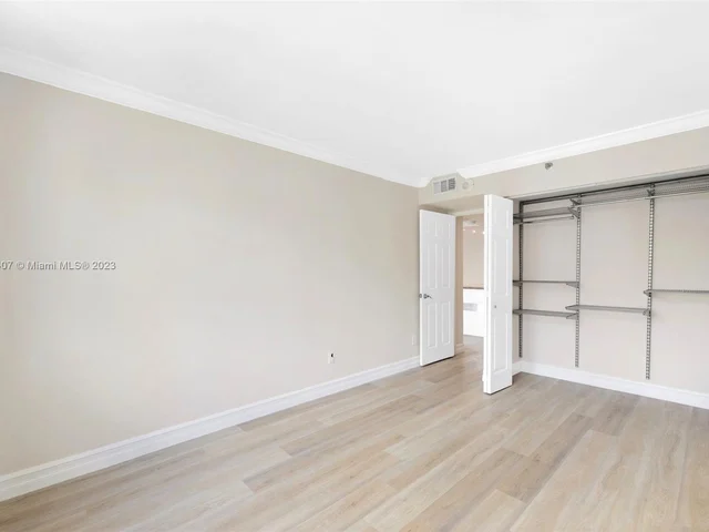 770 Claughton Island Dr # 1703, Miami FL 33131