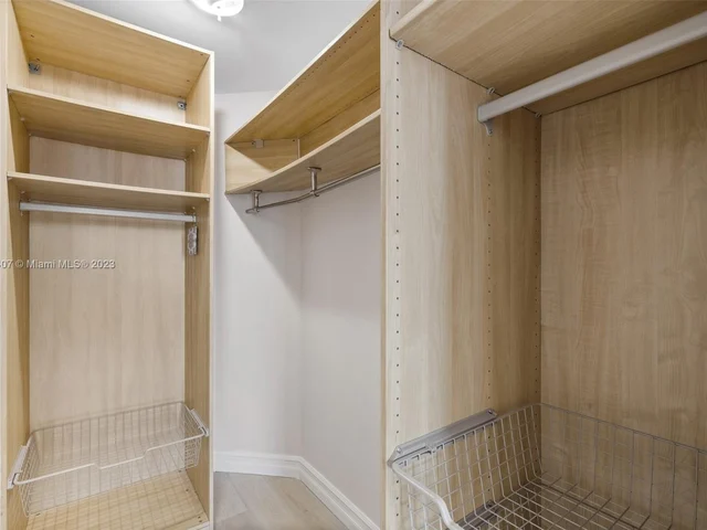 770 Claughton Island Dr # 1703, Miami FL 33131