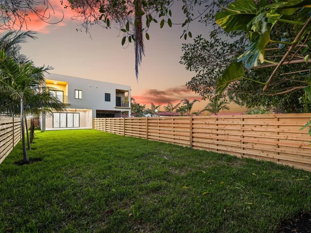 8914 SW 25th St, Miami FL 33165