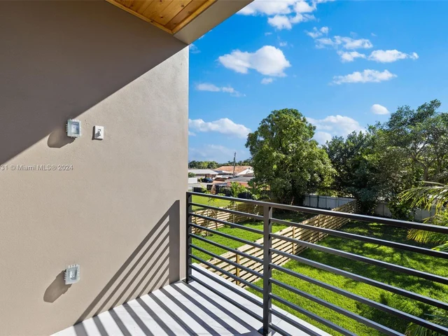 8914 SW 25th St, Miami FL 33165