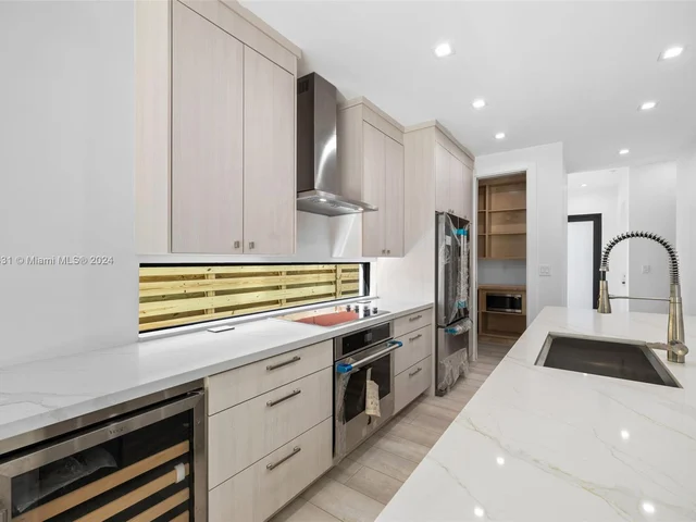 8914 SW 25th St, Miami FL 33165