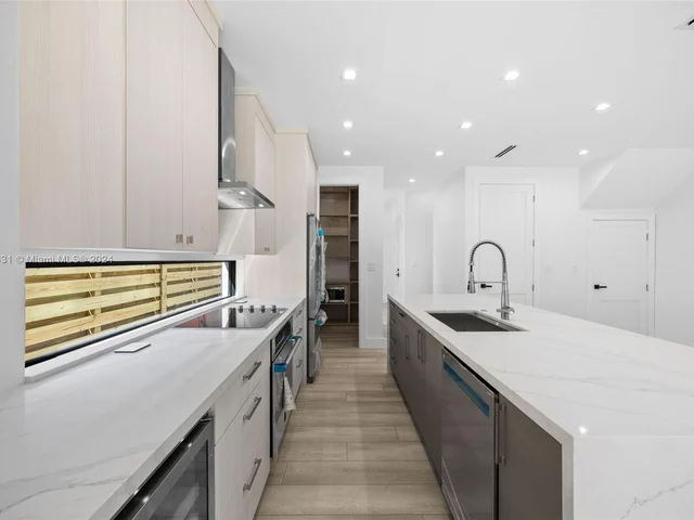 8914 SW 25th St, Miami FL 33165