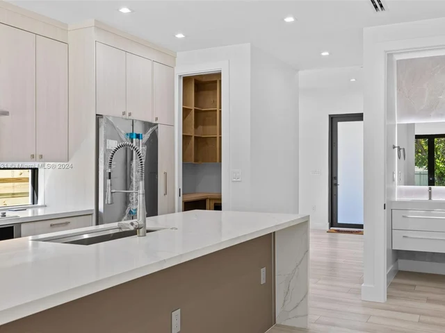 8914 SW 25th St, Miami FL 33165