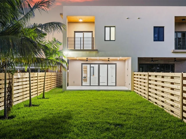 8914 SW 25th St, Miami FL 33165