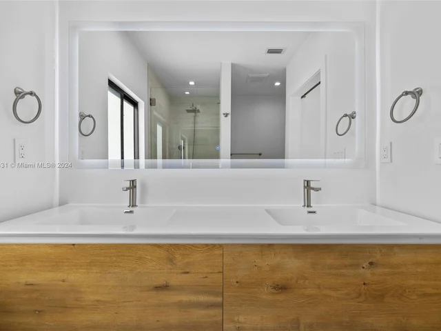 8914 SW 25th St, Miami FL 33165