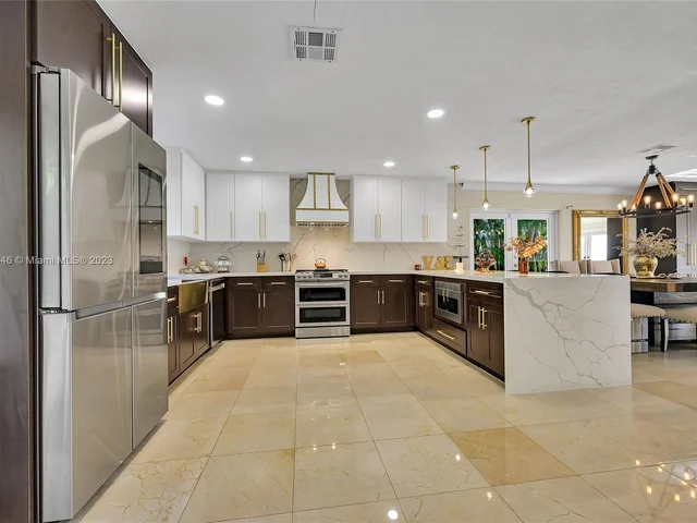 7949 NW 188th Ter, Hialeah FL 33015