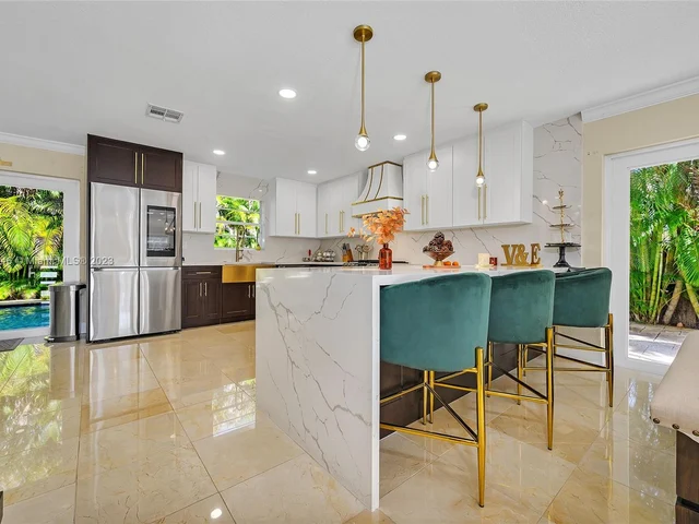 7949 NW 188th Ter, Hialeah FL 33015