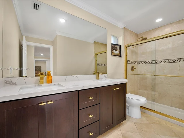 7949 NW 188th Ter, Hialeah FL 33015