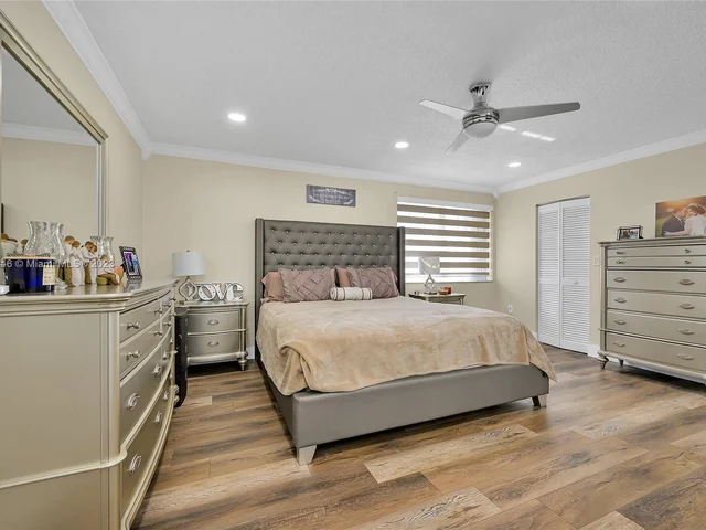 7949 NW 188th Ter, Hialeah FL 33015