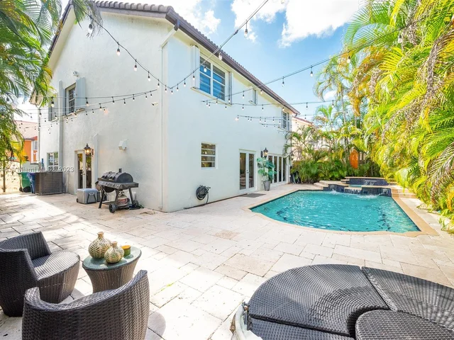 7949 NW 188th Ter, Hialeah FL 33015