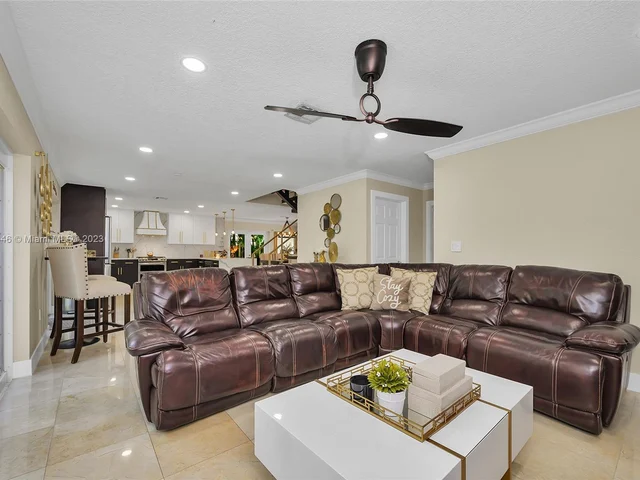 7949 NW 188th Ter, Hialeah FL 33015